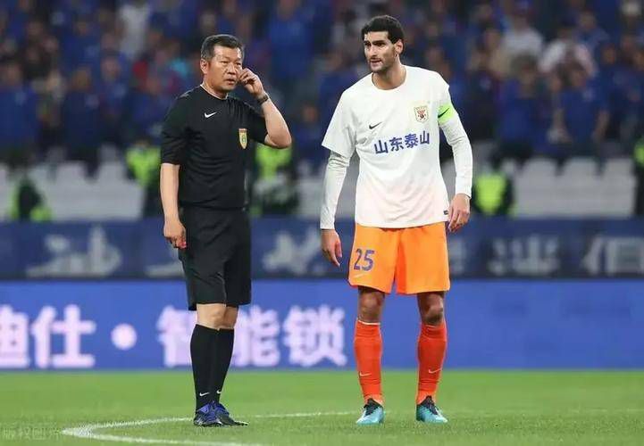 欢笑为人随和，幽默且爱开玩笑，这也使对方极易放松对他的警惕和戒备